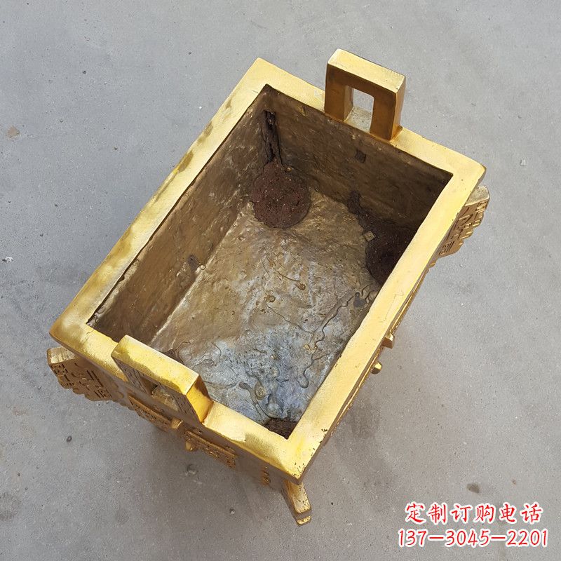 郴州纯铜铸造金色香炉鼎