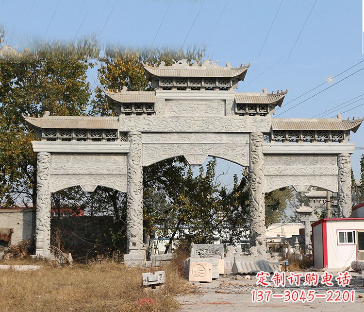 郴州村镇门口的石雕牌坊展现精湛工艺