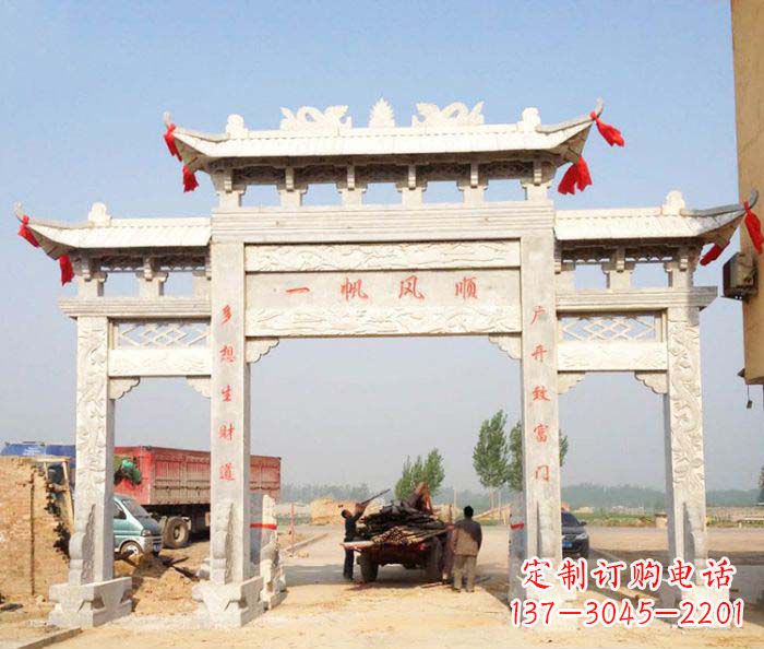 郴州村庄大理石三门牌坊石雕。