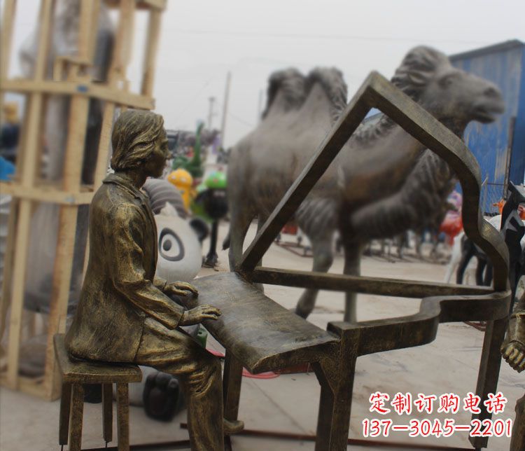郴州弹抽象钢琴的人物铜雕
