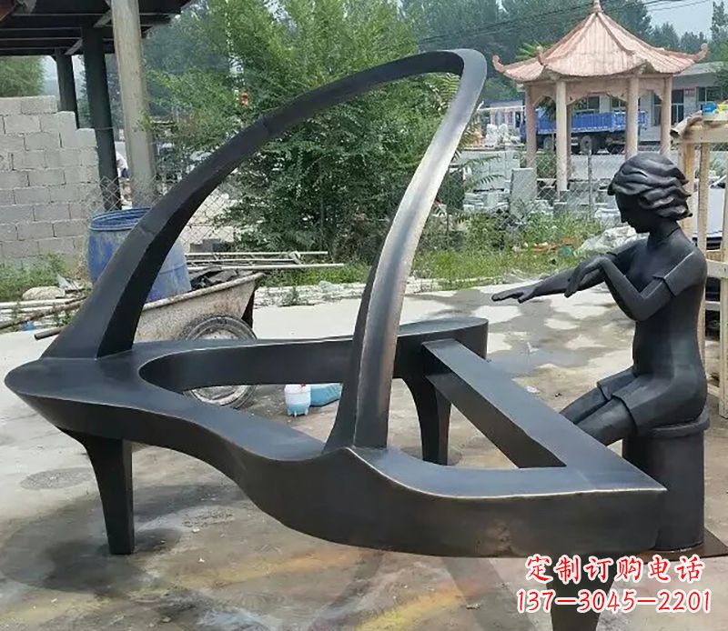 郴州弹钢琴广场抽象铜雕