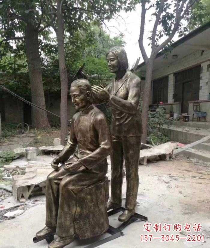 郴州给母亲梳头人物铜雕 (2)