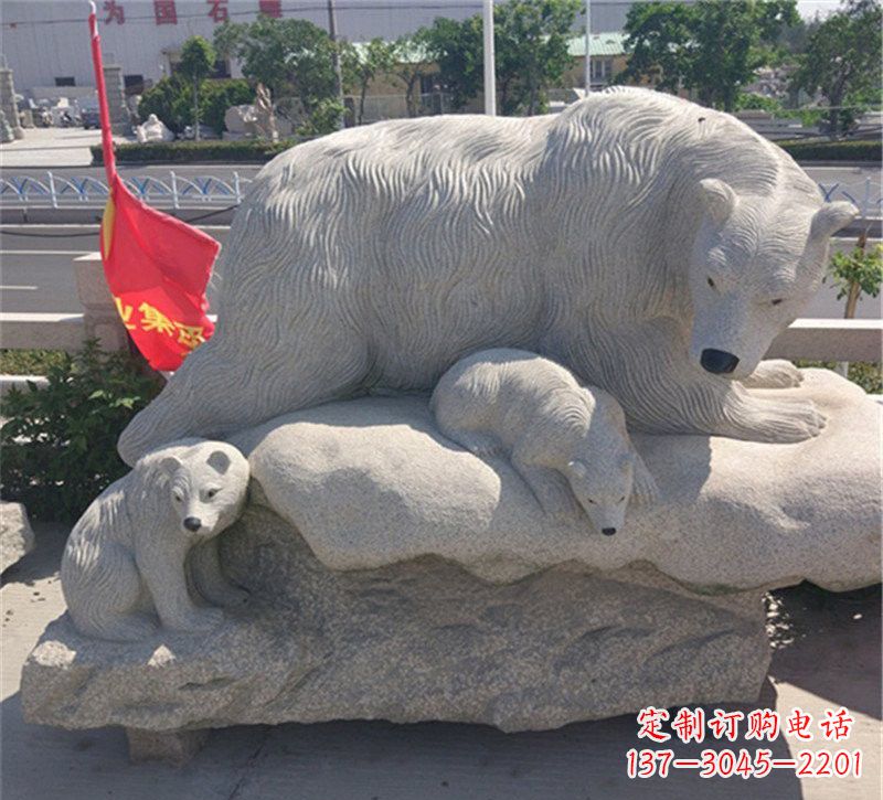 郴州公园北极熊母子石雕