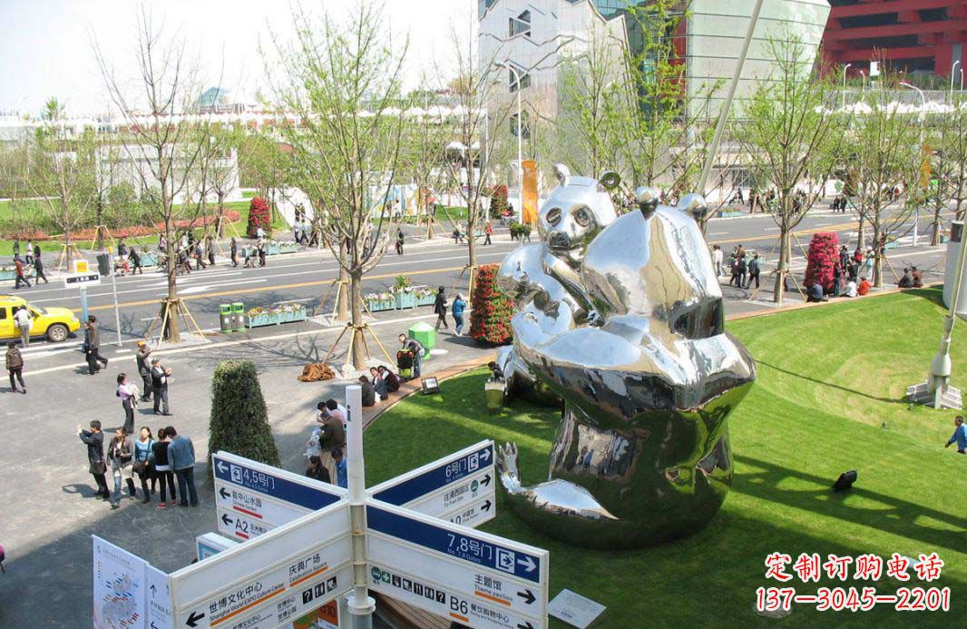郴州镜面不锈钢熊猫大型雕塑