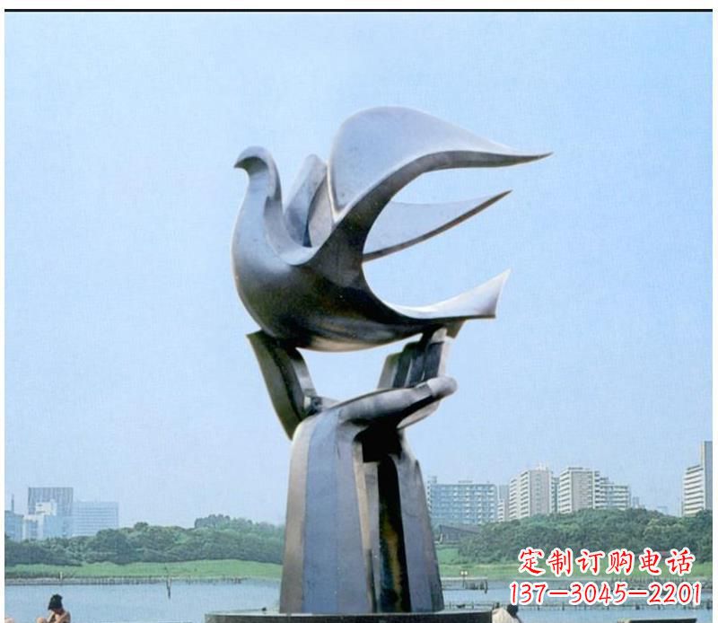 郴州公园不锈钢手托和平鸽雕塑