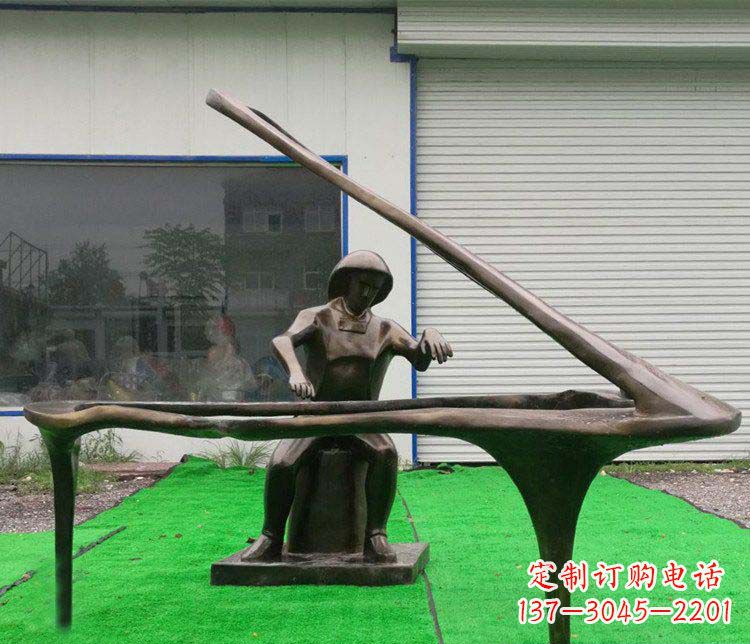 郴州 传奇钢琴雕塑