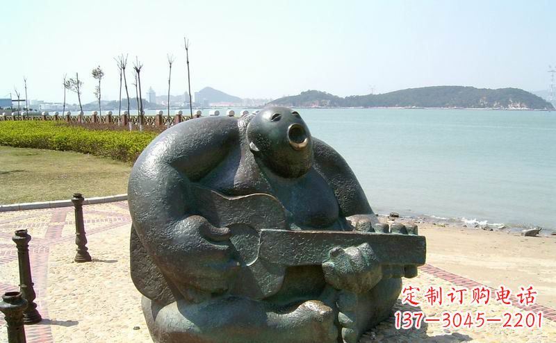 郴州音乐驻足,公园弹吉他铜雕