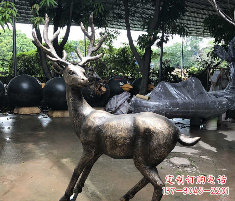 郴州静谧的梅花鹿铜雕
