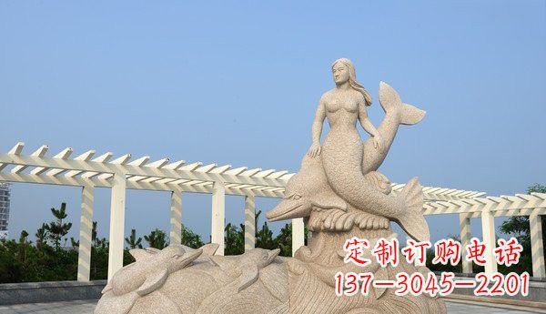 郴州公园美人鱼和海豚石雕