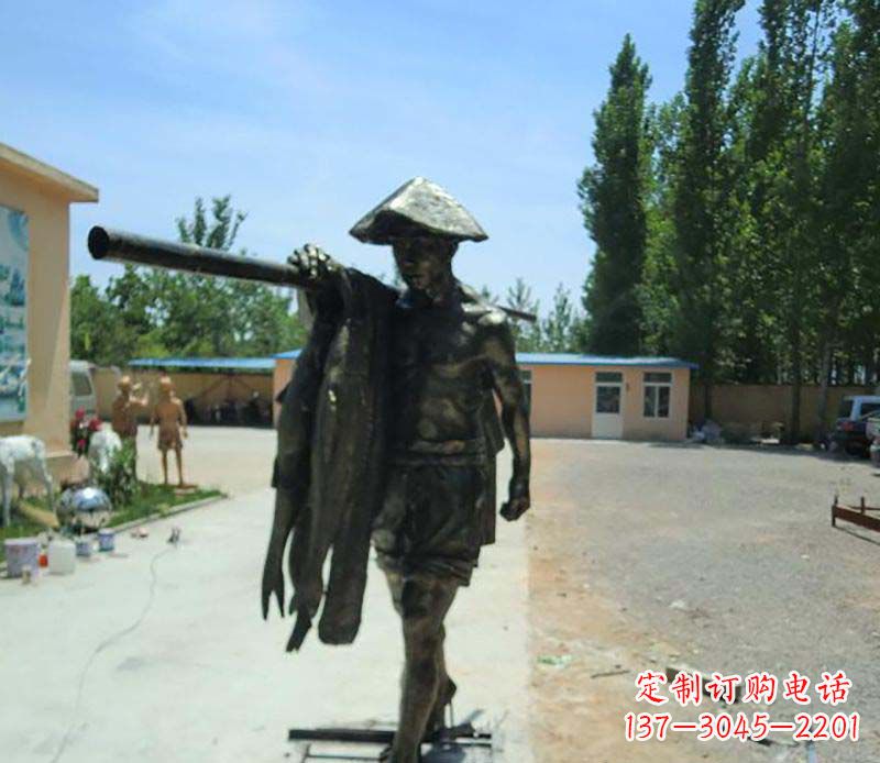 郴州传承古老文化的渔民雕塑