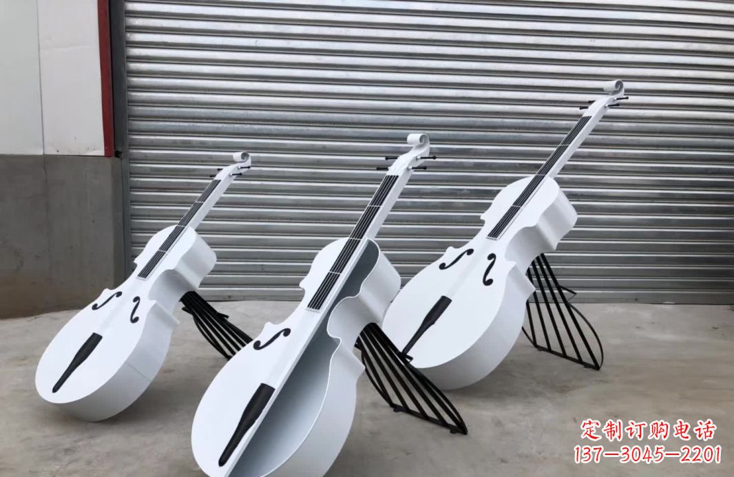 郴州广场不锈钢大提琴雕塑1