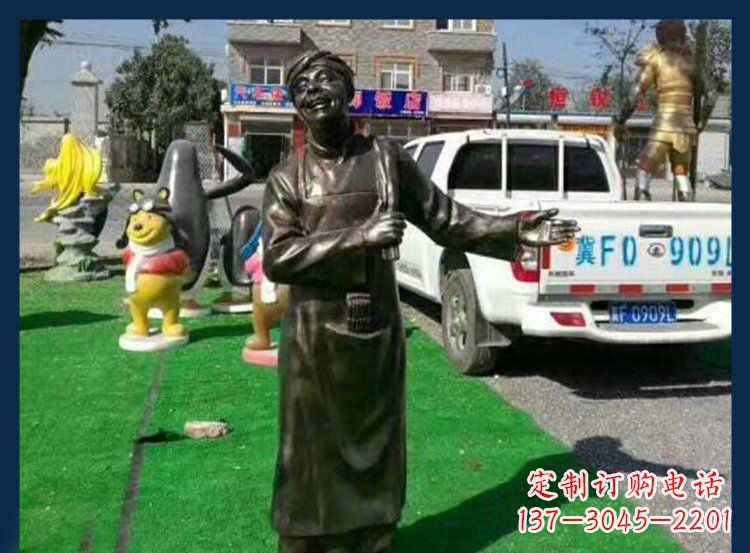 郴州广场铜雕店小二人物雕塑 (2)