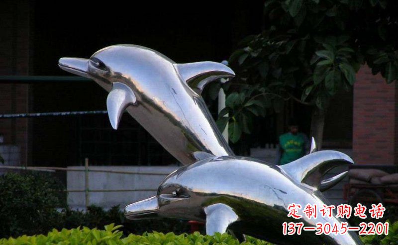 郴州彰显自由灵动的不锈钢跳跃海豚雕塑