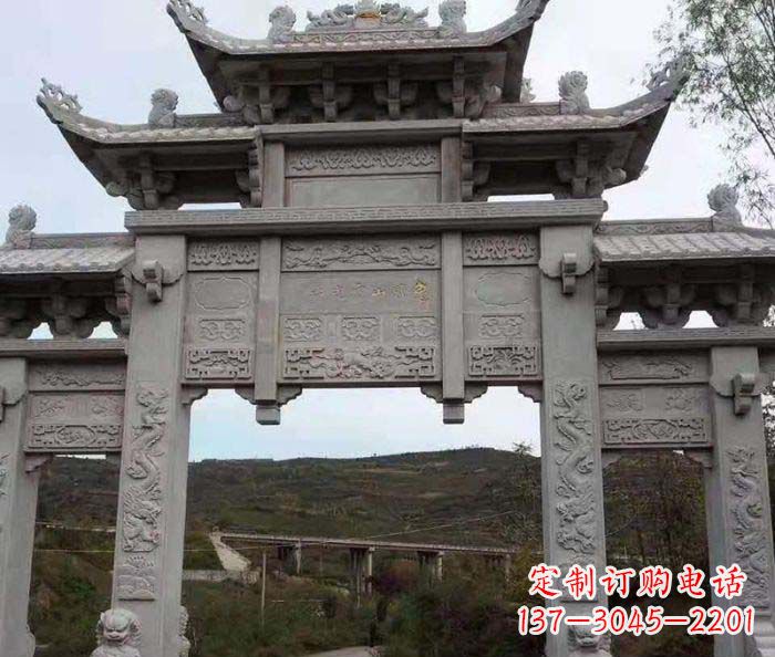 郴州地标性的三门石雕牌坊