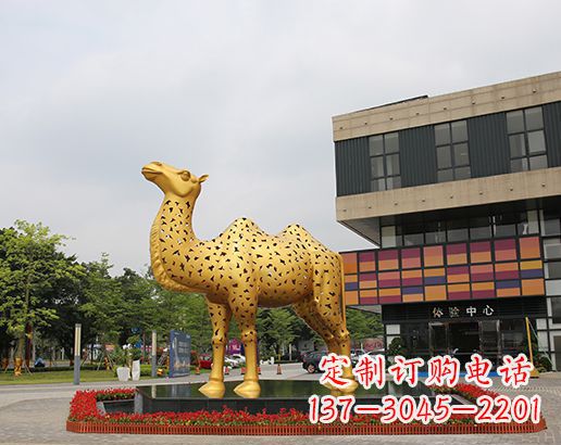 郴州闪亮可爱的不锈钢骆驼雕塑
