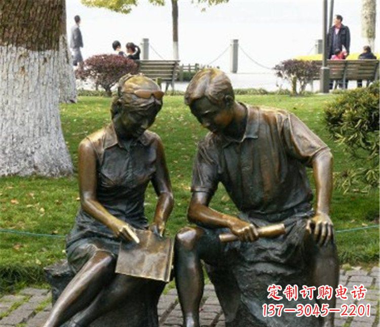 郴州讨论问题的学生铜雕