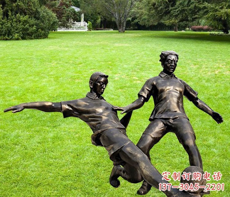 郴州踢足球的人物铜雕