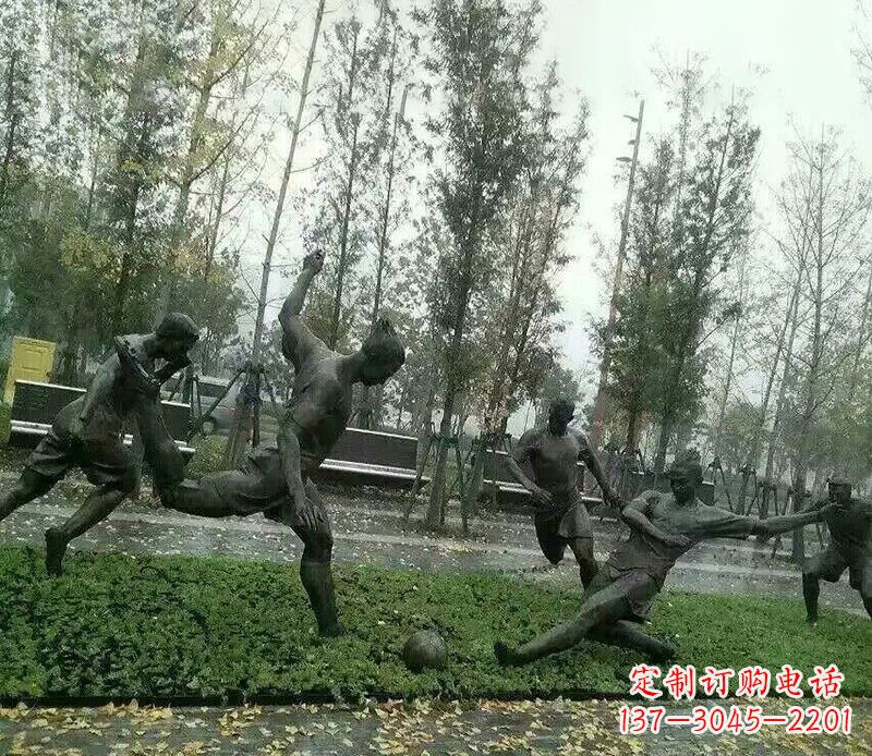 郴州踢足球公园运动人物铜雕