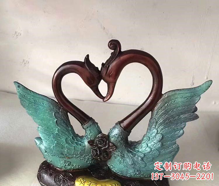 郴州铜雕彩绘天鹅雕塑摆件-爱心、爱情、幸福情侣创意雕塑