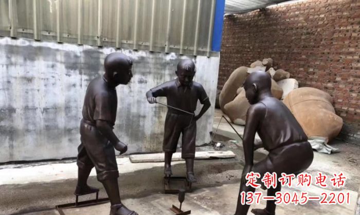 郴州玩陀螺人物铜雕 (2)