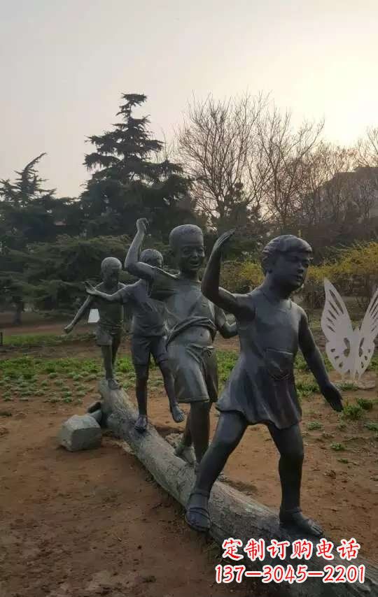 郴州玩走独木桥儿童铜雕