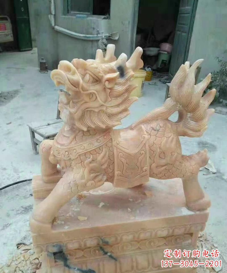 郴州晚霞红麒麟雕塑112