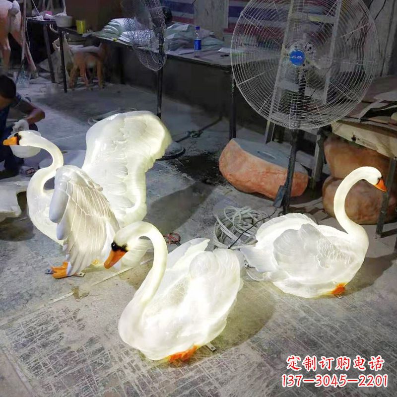 郴州小区园林草坪发光天鹅景观雕塑摆件