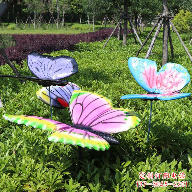 郴州展翅的蝴蝶，公园草丛仿真动物装饰雕塑