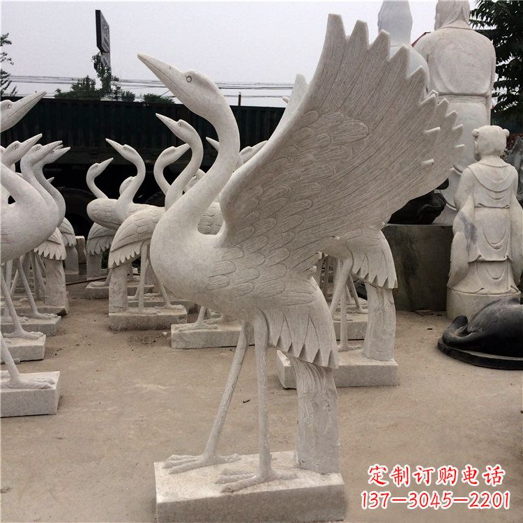 郴州展翅欲飞的仙鹤石雕
