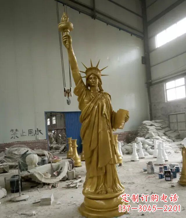 郴州自由女神玻璃钢仿铜人物雕塑